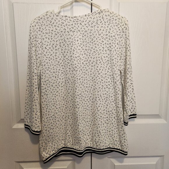 NWT Half-Sleeve White Long-Sleeve V-Neck T-Shirt - Picture 3 of 3
